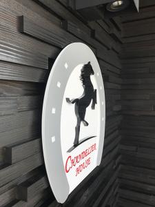 アクリルにアクリルを重ねたアクリルにこだわった看板